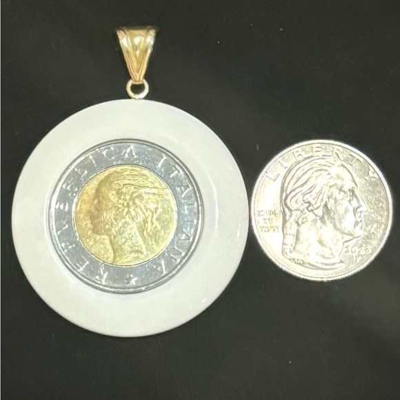 14kt Coin Pendant!! Beautiful piece - worn few times! - Picture 3 of 9